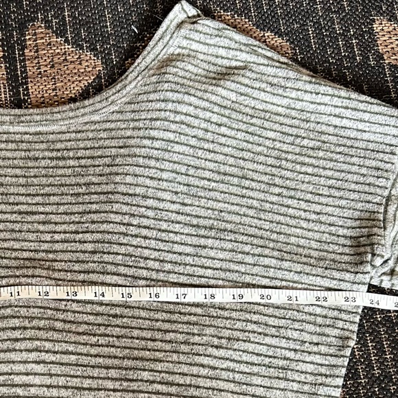 Open Twist Back Gray and Green Sweater - Picture 6 of 9